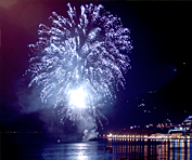 Vuurwerk rond het Gardameer Vuurwerk rond het Gardameer