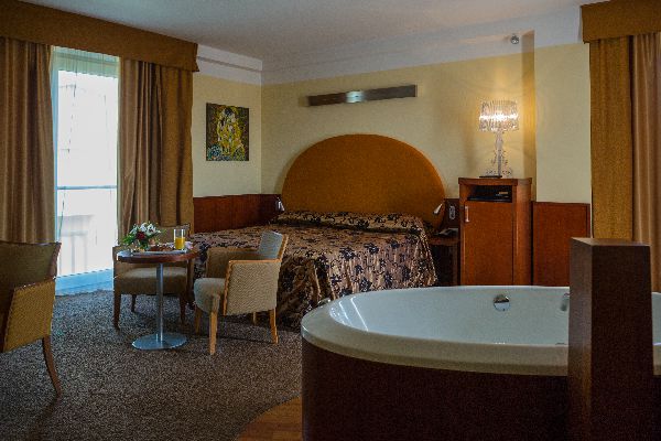 Color Hotel Color Hotel