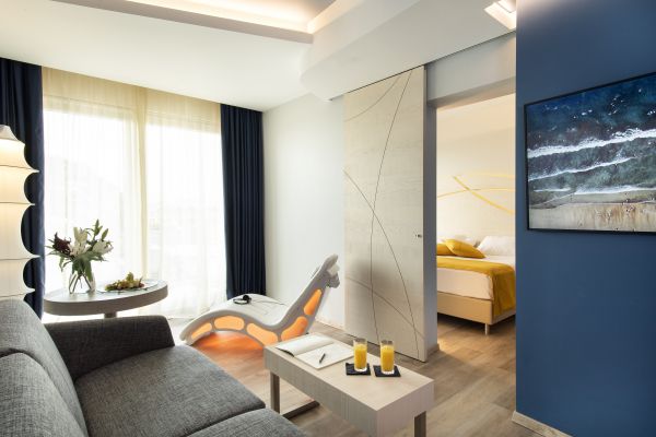 Color Hotel