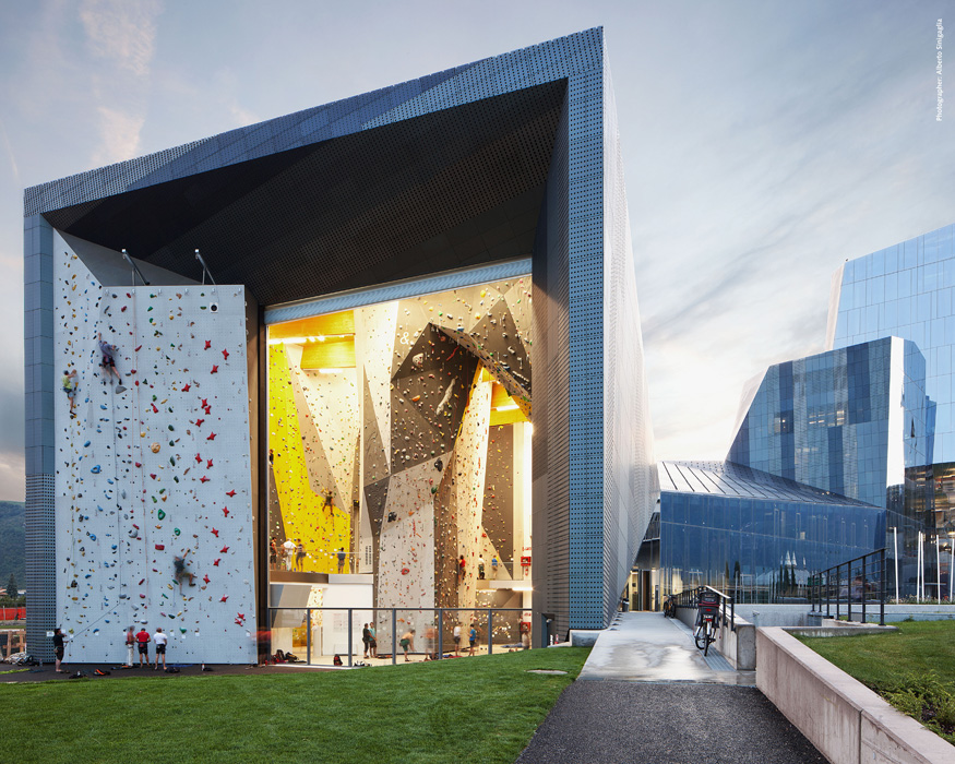 Salewa-cube, klimhal en outdoor shop. Salewa-cube, klimhal en outdoor shop.